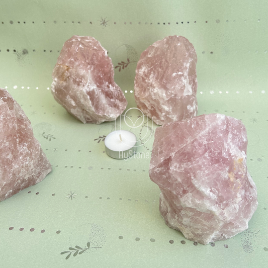 Rosenquarz mit gesägter Standfläche