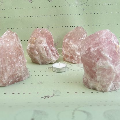 Rosenquarz mit gesägter Standfläche